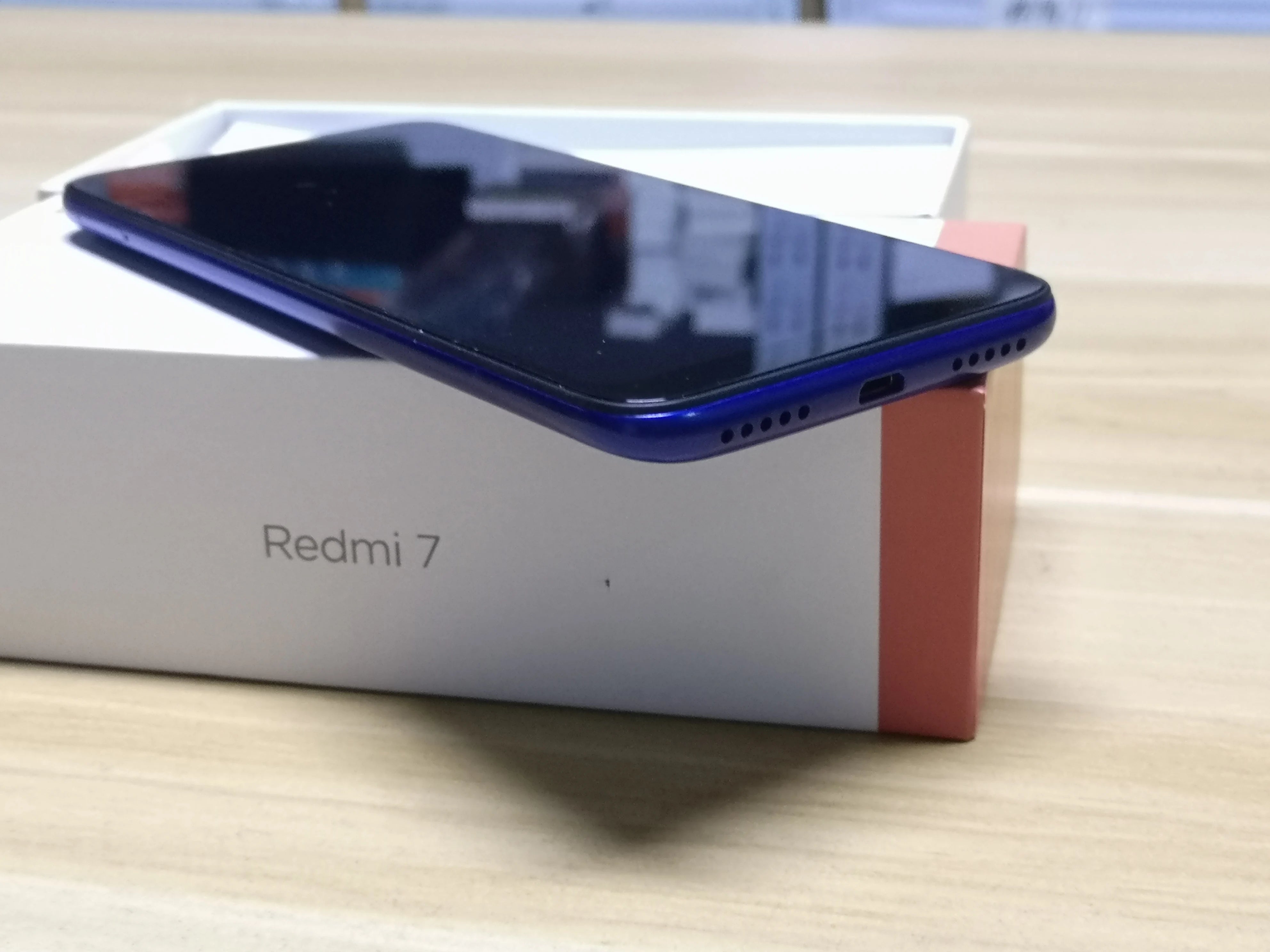 Xiaomi Redmi 7 | Cellphone with Phone Case | Smart Phones London